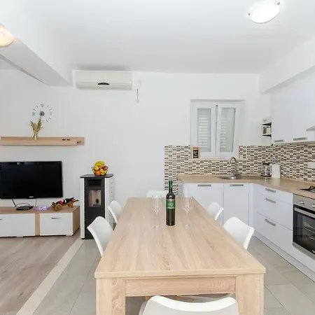 Doma Apartment *